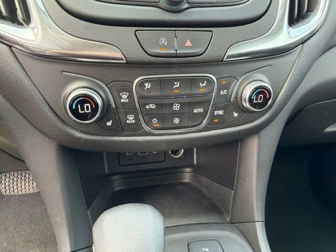 Used 2023 Chevrolet Equinox LT AWD/4WD image 17