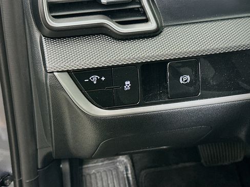 Used 2025 Kia Sportage LX FWD image 16