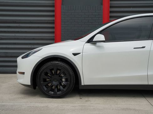 Used 2020 Tesla Model Y Long Range AWD/4WD image 9