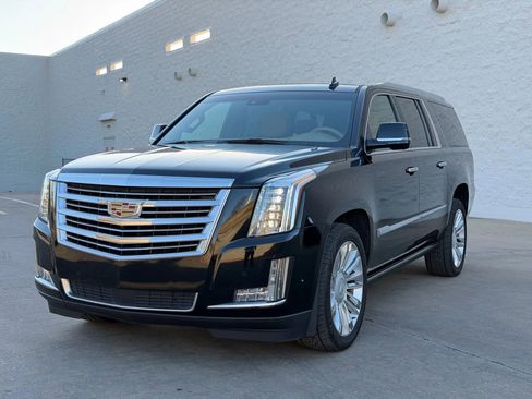 Used 2018 Cadillac Escalade ESV Platinum image 3