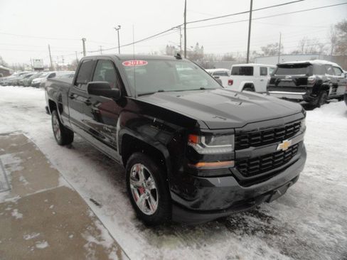 Used 2018 Chevrolet Silverado 1500 Custom w/ Custom Value Package image 7