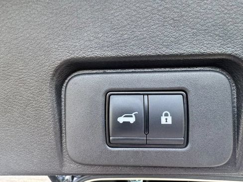 Used 2025 Nissan Rogue SV AWD/4WD image 14