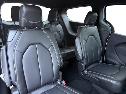 New 2026 Chrysler Pacifica Select FWD image 14
