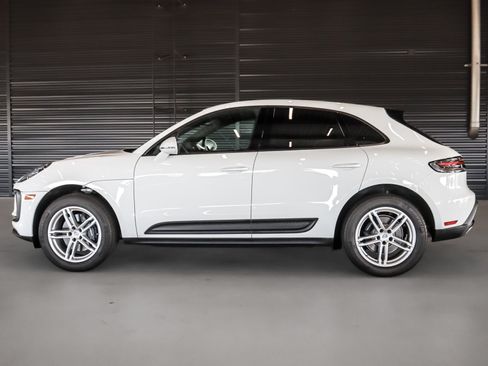 Certified 2026 Porsche Macan AWD/4WD image 2