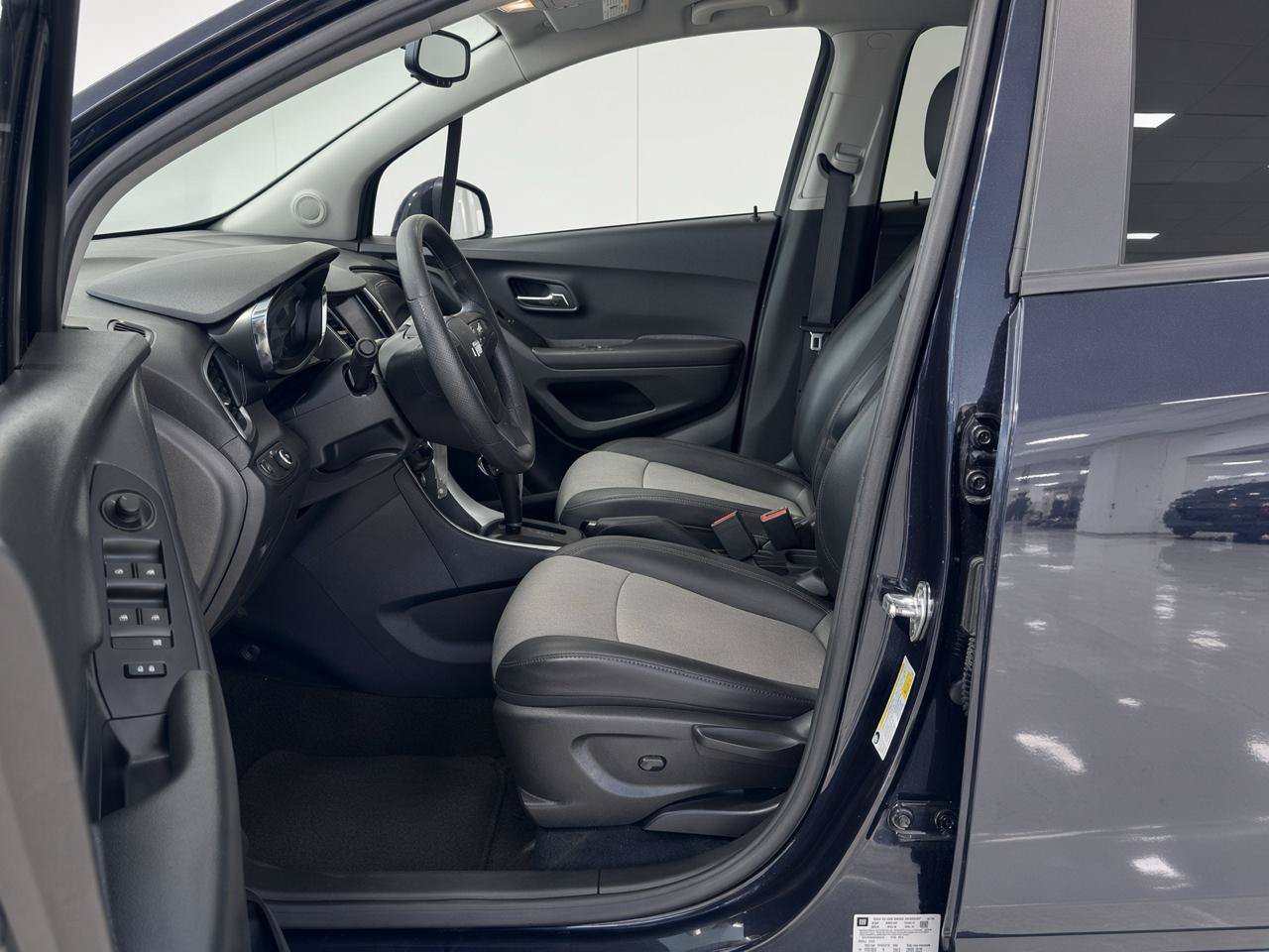 Used 2021 Chevrolet Trax LT FWD image 10