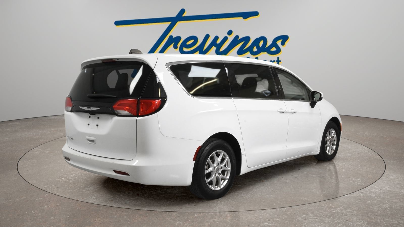 Used 2023 Chrysler Voyager LX FWD image 2