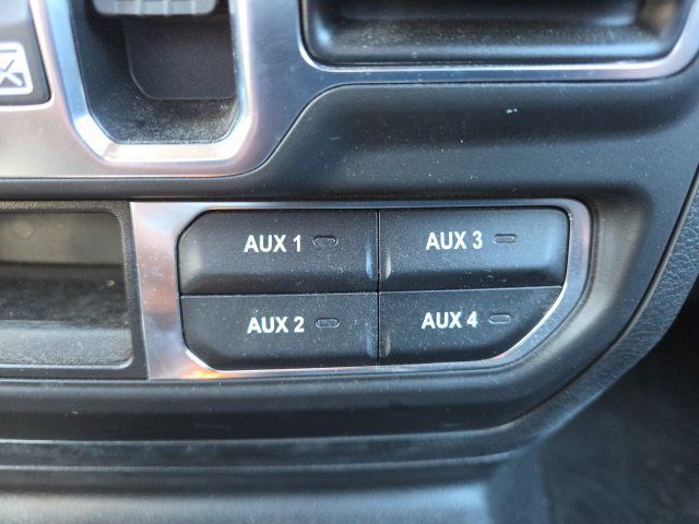 Used 2020 Jeep Wrangler Unlimited Sahara AWD/4WD image 31