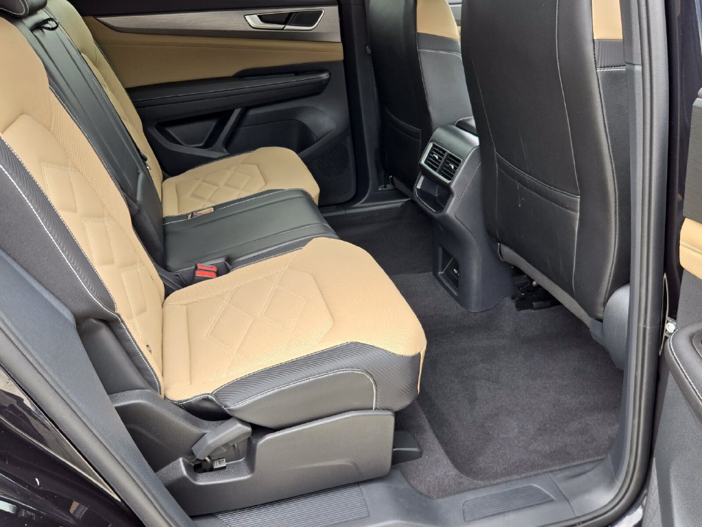 Certified 2024 Volkswagen Atlas Cross Sport SE FWD image 15