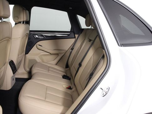 New 2026 Porsche Macan image 18