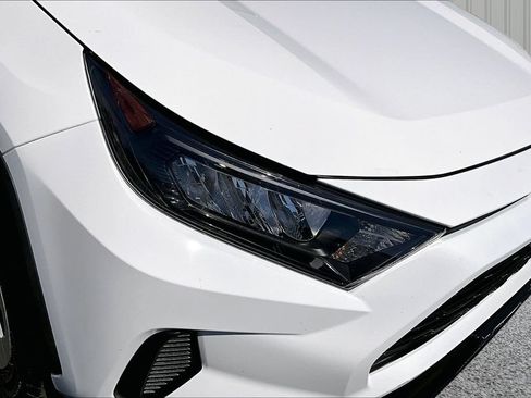 Used 2021 Toyota RAV4 LE FWD image 25