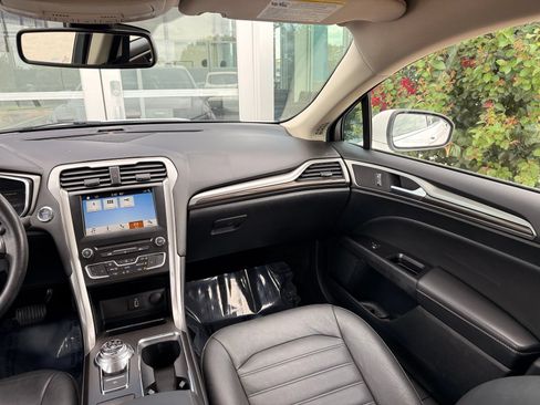 Used 2018 Ford Fusion SE w/ Equipment Group 602A FWD image 22