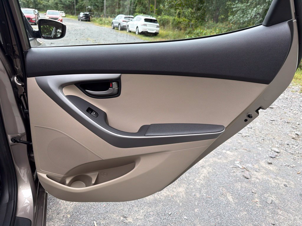 Used 2016 Hyundai Elantra SE FWD image 12
