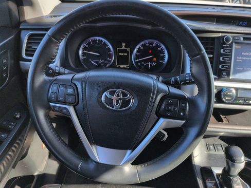Used 2014 Toyota Highlander Limited FWD image 15