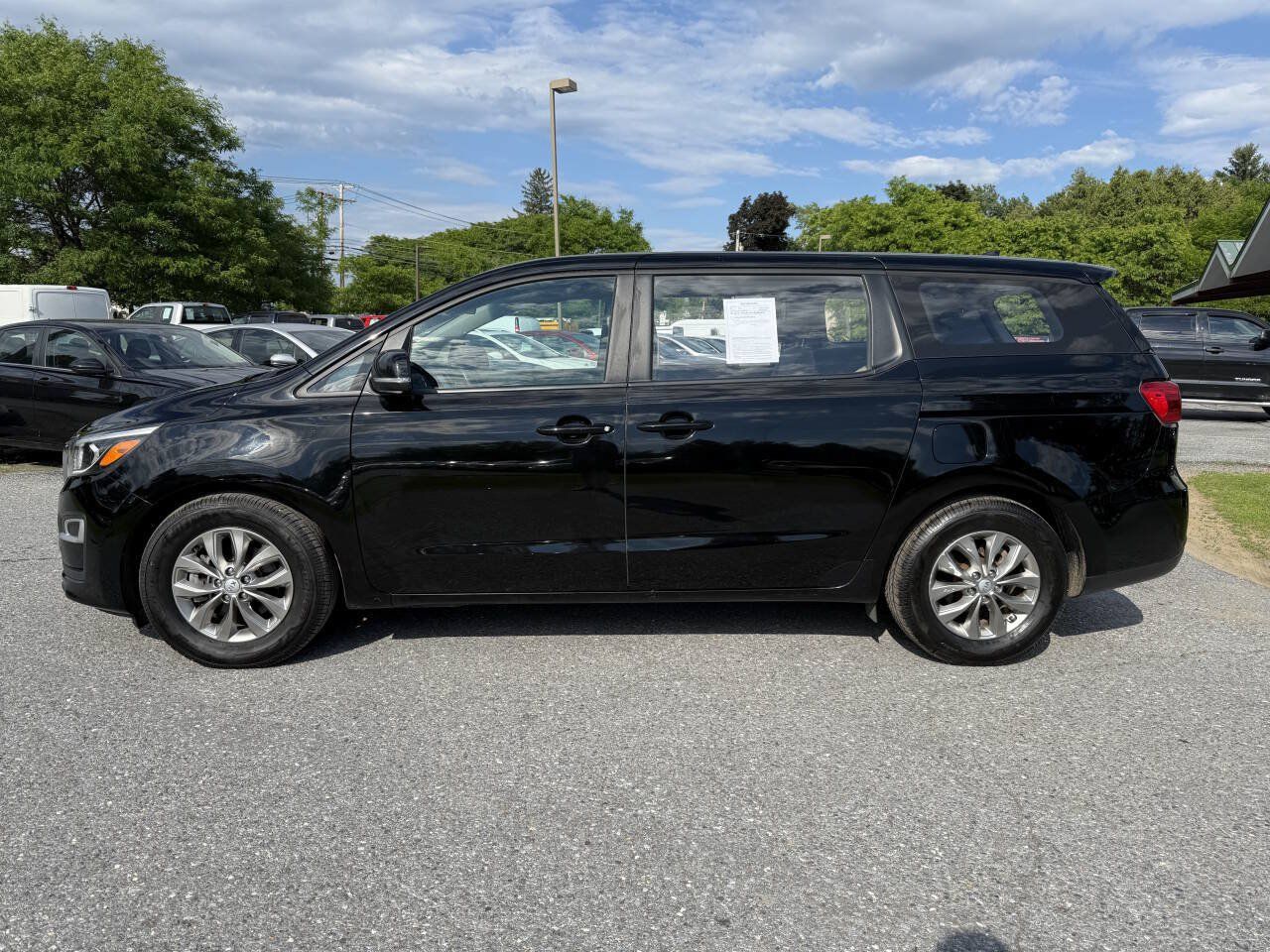 Used 2019 Kia Sedona L FWD image 2