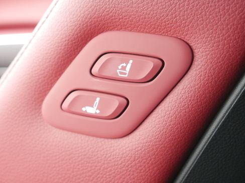 Used 2026 Genesis GV70 3.5T Sport Advanced image 15