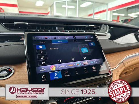 Used 2025 Jeep Grand Cherokee Summit AWD/4WD image 25