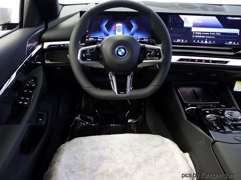 Used 2026 BMW 550e xDrive w/ Executive Package image 12