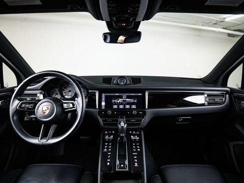 Certified 2024 Porsche Macan AWD/4WD image 25