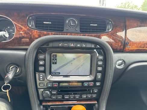 Used 2004 Jaguar XJ8 RWD image 18
