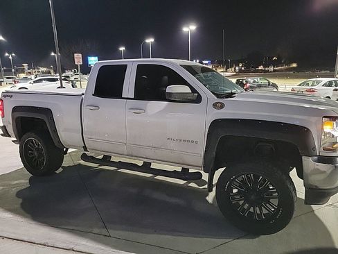 Used 2016 Chevrolet Silverado 1500 LT w/ LPO, Black Pack image 4