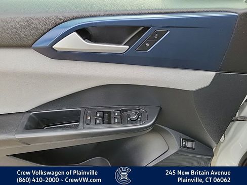 Used 2022 Volkswagen Taos SE w/ Driver Assistance Package image 41