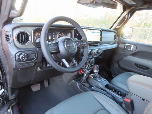 New 2026 Jeep Gladiator Mojave w/ Safety Group image 19