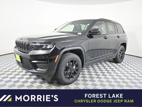 Used 2024 Jeep Grand Cherokee Altitude image 1