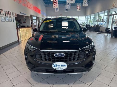 Used 2025 Ford Escape Platinum AWD/4WD image 2