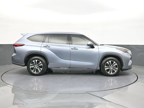 Used 2021 Toyota Highlander XLE FWD image 16