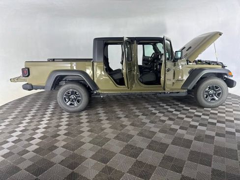 Used 2026 Jeep Gladiator Sport AWD/4WD image 17