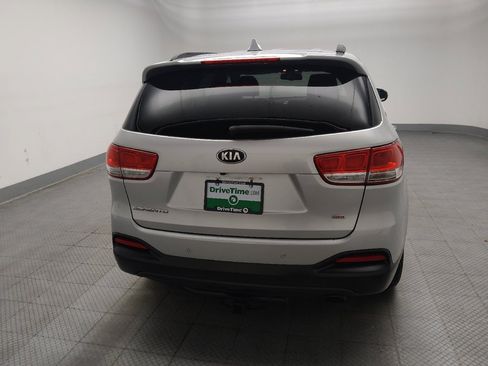 Used 2018 Kia Sorento FWD image 7