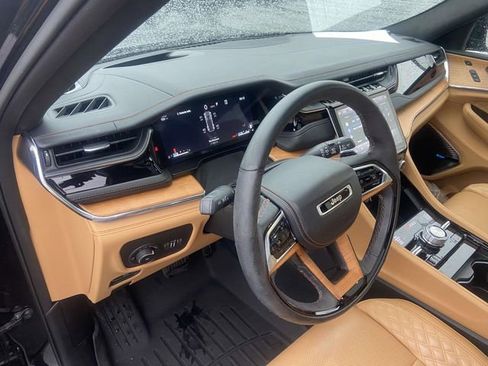 Used 2024 Jeep Grand Cherokee Summit image 13