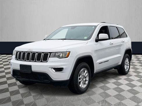 Used 2019 Jeep Grand Cherokee Laredo image 2