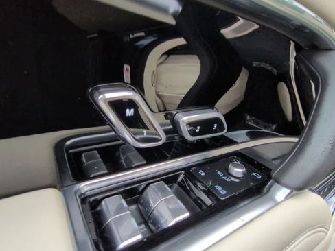 Used 2023 Land Rover Range Rover SE image 17