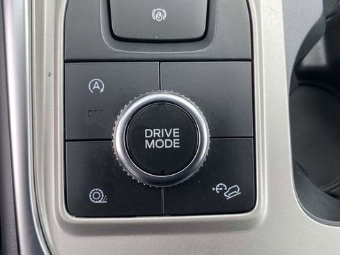 Used 2024 Ford Explorer XLT w/ Equipment Group 202A AWD/4WD image 31