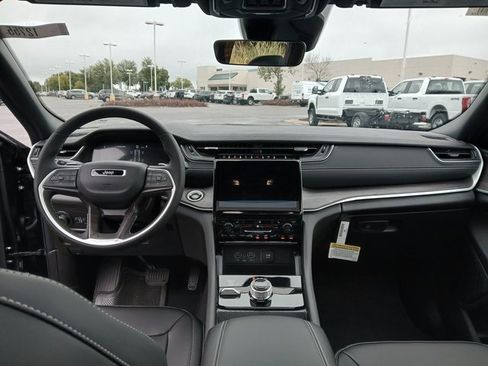 New 2025 Jeep Grand Cherokee Limited w/ Black Appearance Package image 15