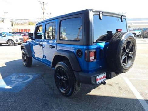 Used 2022 Jeep Wrangler Unlimited Sport image 23