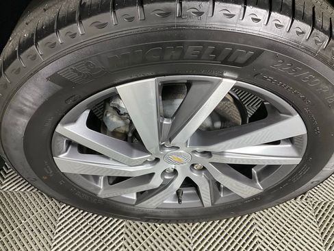 Used 2023 Chevrolet Equinox Premier image 8