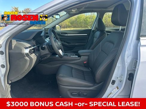 New 2025 Nissan Altima 2.5 SR w/ SR Premium Package image 9