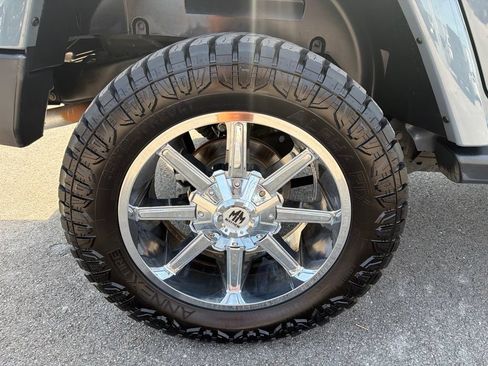 Used 2015 Jeep Wrangler Unlimited Sahara w/ Connectivity Group AWD/4WD image 13