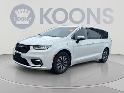 Used 2023 Chrysler Pacifica Touring-L