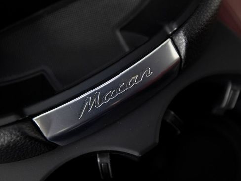 Certified 2025 Porsche Macan AWD/4WD image 30