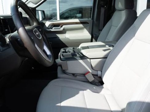 Used 2025 GMC Sierra 1500 SLE image 19