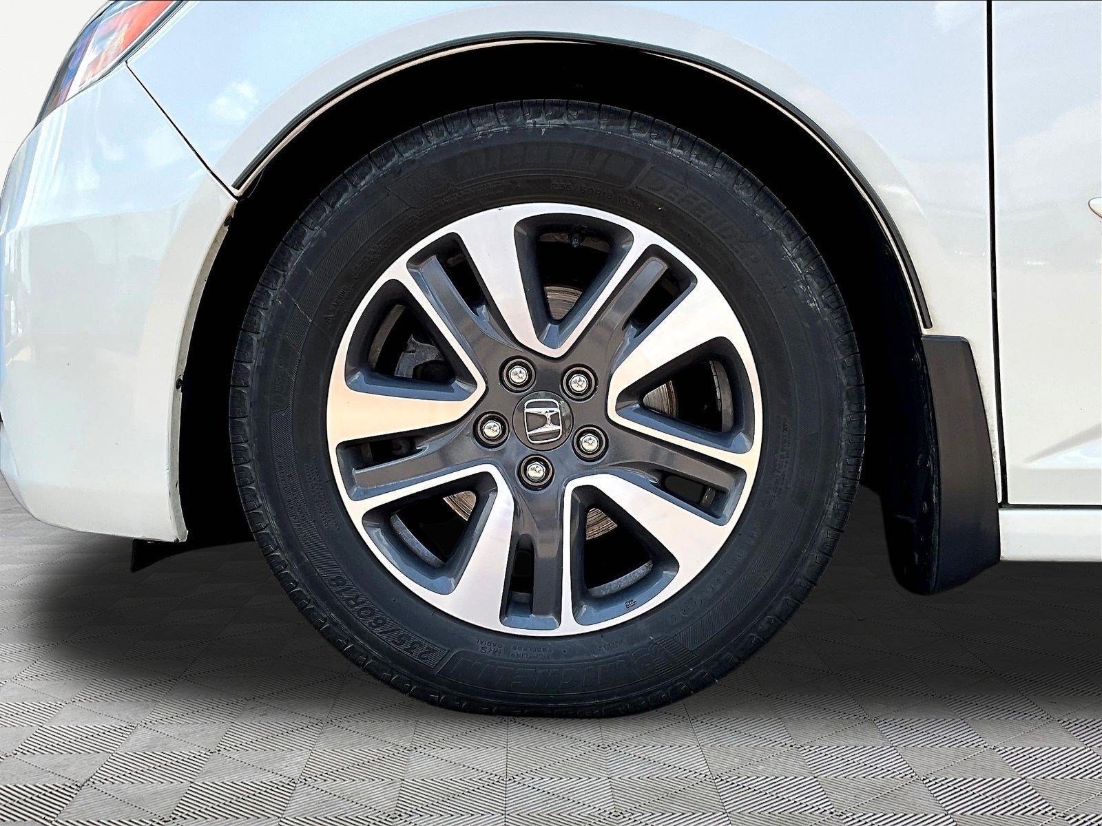 Used 2016 Honda Odyssey Touring Elite image 35
