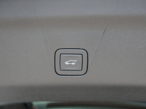 New 2026 Chevrolet Suburban Premier image 32