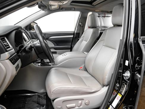 Used 2018 Toyota Highlander XLE FWD image 33
