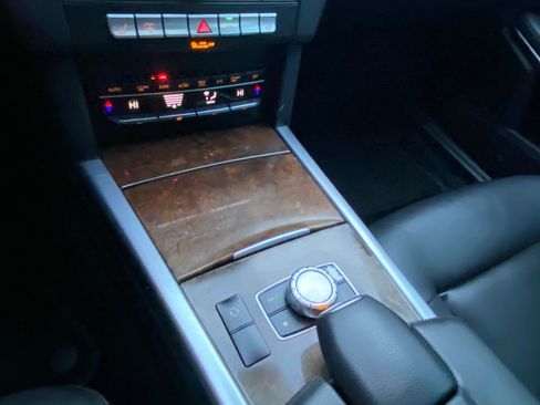 Used 2014 Mercedes-Benz E 350 4MATIC Sedan image 21