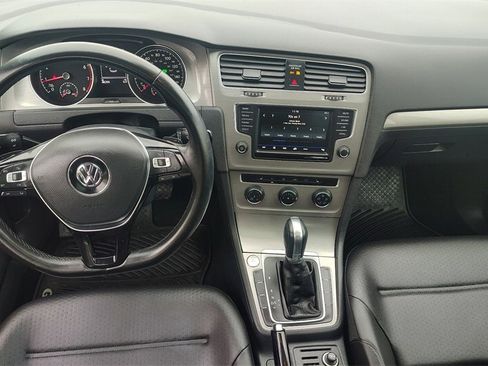 Used 2017 Volkswagen Golf SE image 13