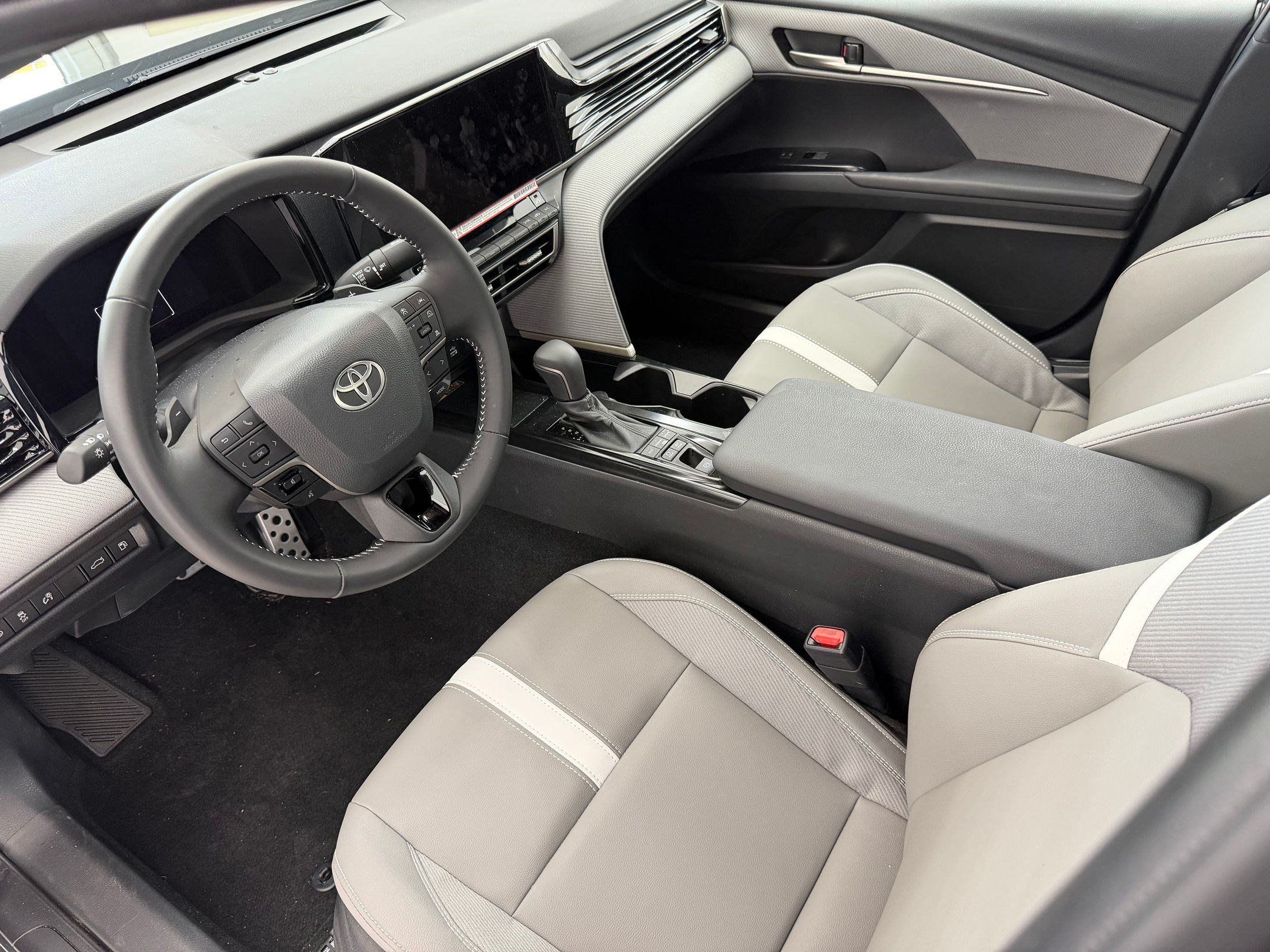 Used 2026 Toyota Camry SE w/ Multimedia Upgrade Package FWD image 4