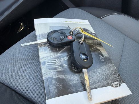 Used 2017 Ford Escape SE w/ Equipment Group 201A image 20